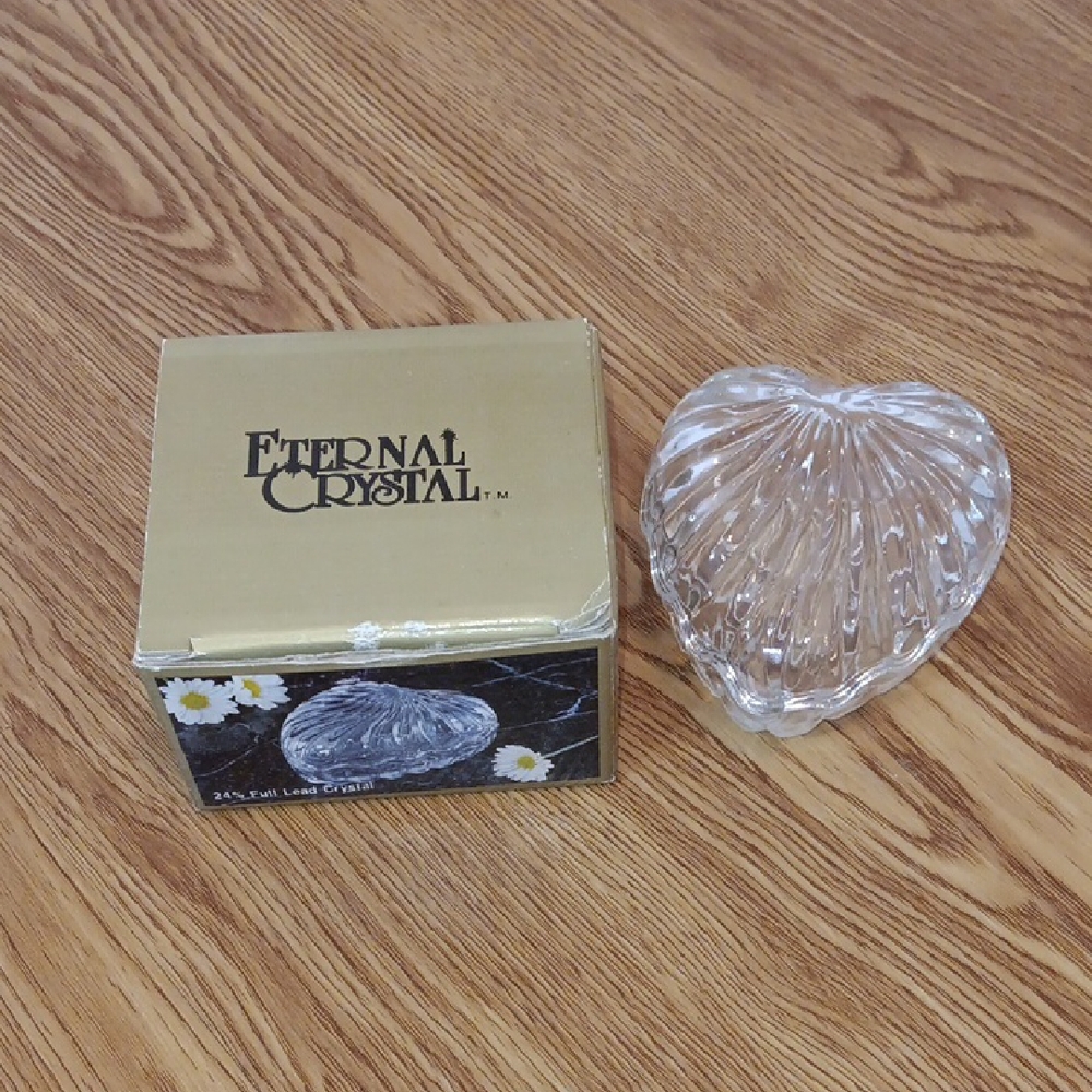 Eternal Crystal Heart-Shaped Glass Box Comes With Box